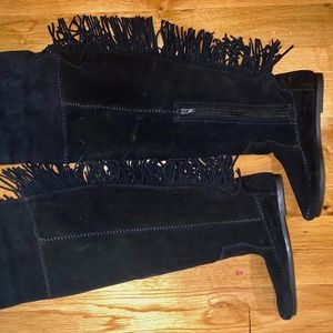 SOLD ✅Minnetonka Moccasin Fringe Black Boots